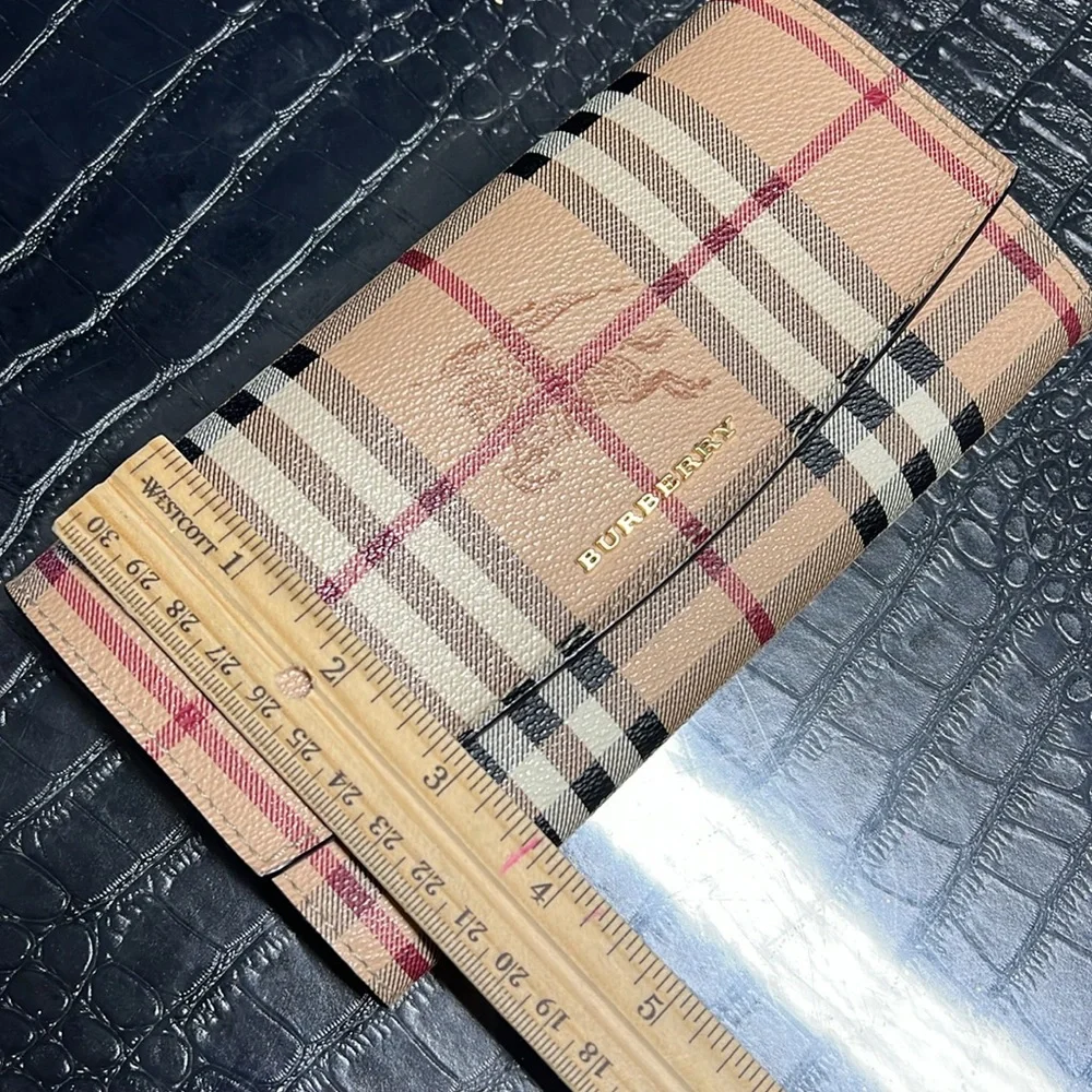 Burberry Wallet (Authentic) - Picture 13 of 15